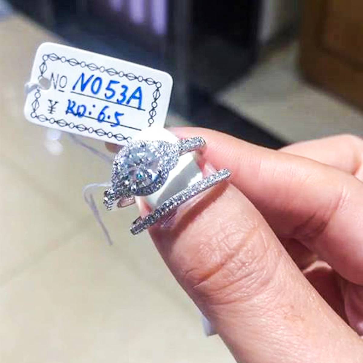 Luxury Round Bag Women's Ring S925 Silver Plated Platinum Primary and Secondary Set Ring Stacked Women's Ring Customized Main Stone Moissanite  1.0ct/Secondary Stone High Carbon Diamond